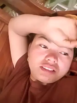 Snapshot of emly-xinh18 chatting on 10-28-25, 07:01 emly-xinh18 online show from 10-28-25, 07:01