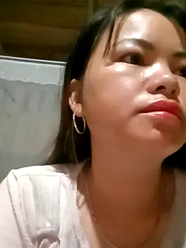 Snapshot of emly-xinh18 chatting on 10-29-25, 09:38 emly-xinh18 online show from 10-29-25, 09:38