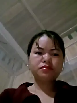 Snapshot of emly-xinh18 chatting on 10-31-25, 09:49 emly-xinh18 online show from 10-31-25, 09:49