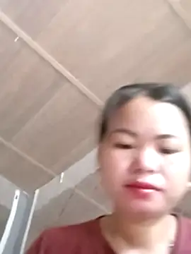 Snapshot of emly-xinh18 chatting on 11-12-25, 01:39 emly-xinh18 online show from 11-12-25, 01:39