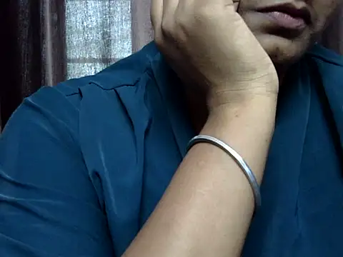Snapshot of SANVI_87 chatting on 09-17-25, 11:23 SANVI 87 online show from 09-17-25, 11:23