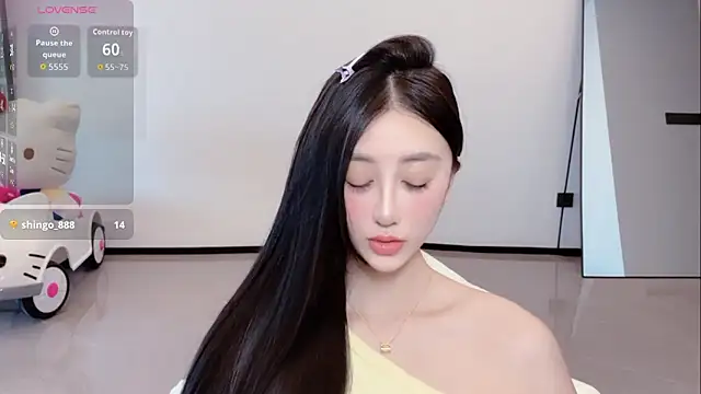 Snapshot of Melody-11 chatting on 12-17-25, 07:47 Melody-11 online show from 12-17-25, 07:47