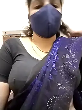 Snapshot of hottamil_honey_couples chatting on 09-17-25, 07:48 hottamil honey couples online show from 09-17-25, 07:48