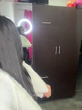 lilielou  online show from 11-28-25, 10:23