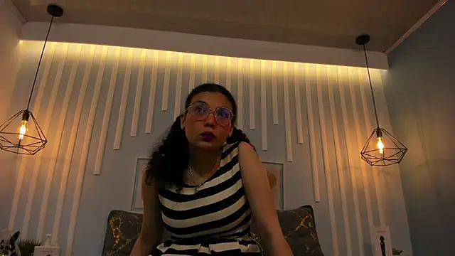 SweetStarr  online show from 10-23-25, 12:04