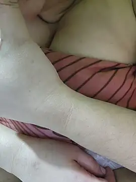 Snapshot of Feel_the_Fun chatting on 11-27-25, 05:37 Feel the Fun online show from 11-27-25, 05:37