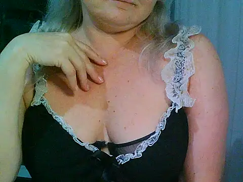 Snapshot of Blue-sky69 chatting on 10-13-25, 05:13 Blue-sky69 online show from 10-13-25, 05:13
