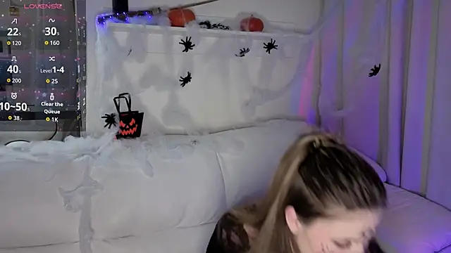 Snapshot of _Lua__ chatting on 10-28-25, 07:05 Lua online show from 10-28-25, 07:05