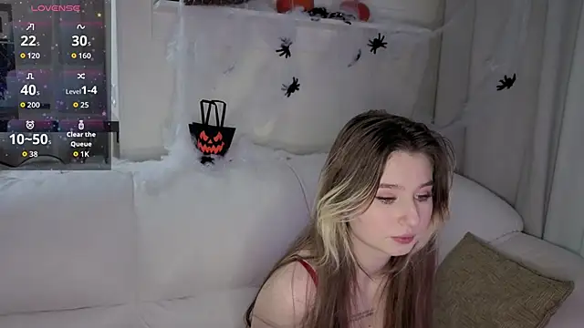 Snapshot of _Lua__ chatting on 10-31-25, 01:56 Lua online show from 10-31-25, 01:56