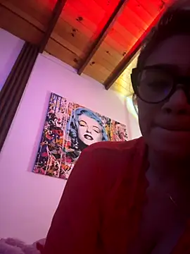 Snapshot of Agatha210 chatting on 10-12-25, 11:37 Agatha210 online show from 10-12-25, 11:37