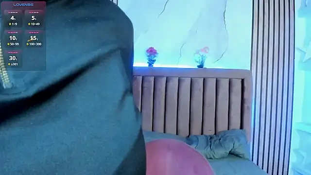 LunaWiill  online show from 10-13-25, 07:47