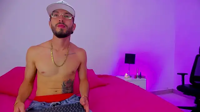 Violet and Paul online show from 10-04-25, 03:04