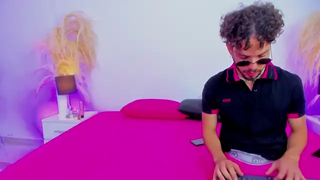 Violet and Paul online show from 10-05-25, 03:27