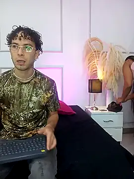 Violet and Paul online show from 10-20-25, 03:07