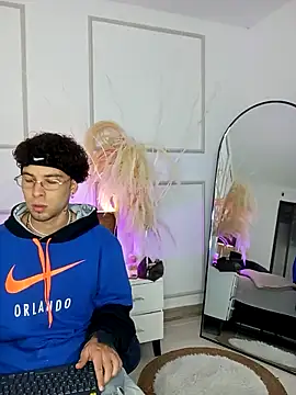 Violet and Paul online show from 10-23-25, 03:06