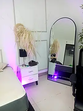 Violet and Paul online show from 10-25-25, 03:47