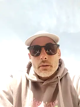 Snapshot of LeLoup49 chatting on 03-29-26, 10:59 LeLoup49 online show from 03-29-26, 10:59