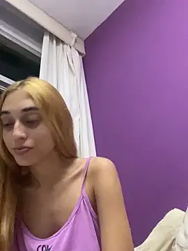 Snapshot of loirinhaaa chatting on 02-20-26, 04:42 loirinhaaa online show from 02-20-26, 04:42