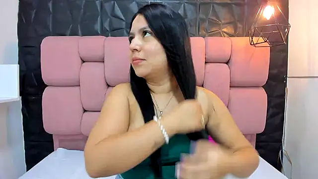 Snapshot of TessaCollinns chatting on 09-26-25, 02:21 TessaCollinns online show from 09-26-25, 02:21