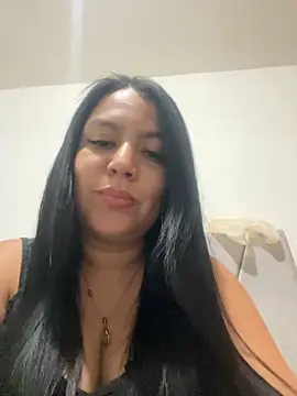 Snapshot of TessaCollinns chatting on 10-01-25, 01:44 TessaCollinns online show from 10-01-25, 01:44