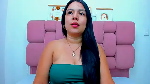 Snapshot of TessaCollinns chatting on 10-16-25, 03:18 TessaCollinns online show from 10-16-25, 03:18