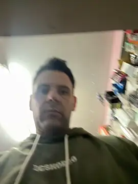 Snapshot of Ezeveron chatting on 10-07-25, 12:41 Ezeveron online show from 10-07-25, 12:41