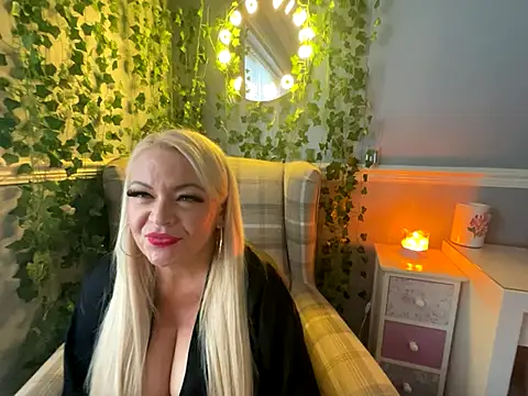 Snapshot of BonnyDesire chatting on 10-26-25, 03:18 BonnyDesire online show from 10-26-25, 03:18