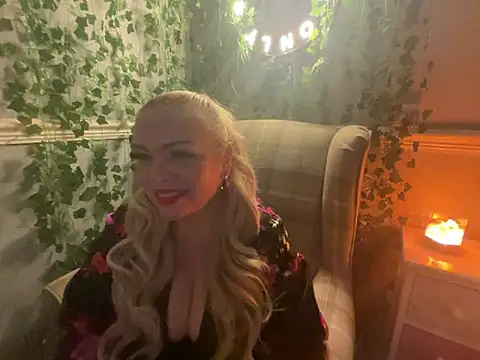 Snapshot of BonnyDesire chatting on 11-06-25, 08:10 BonnyDesire online show from 11-06-25, 08:10