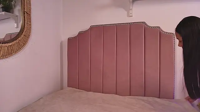 Anna DH online show from 09-18-25, 07:49