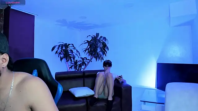 Hot Threesomee online show from 09-28-25, 01:27