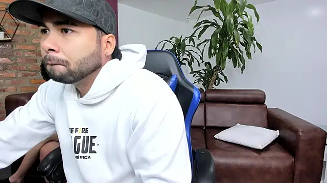 Hot Threesomee online show from 10-03-25, 01:08