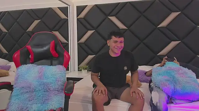 Hot Threesomee online show from 11-08-25, 01:11