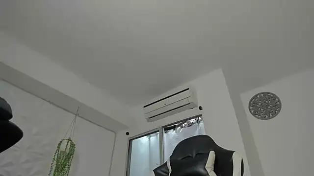 Dakota x18 online show from 10-06-25, 07:44