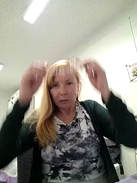Snapshot of JenyJansi chatting on 09-17-25, 07:15 JenyJansi online show from 09-17-25, 07:15