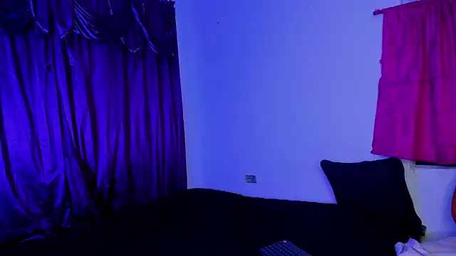 Snapshot of Shairaclark_ chatting on 10-08-25, 05:38 Shairaclark online show from 10-08-25, 05:38