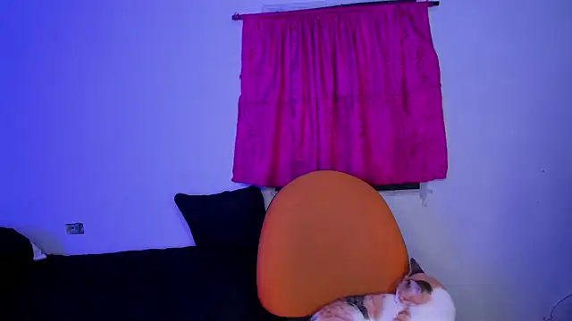 Snapshot of Shairaclark_ chatting on 10-08-25, 10:18 Shairaclark online show from 10-08-25, 10:18