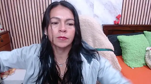 camilavargas  online show from 10-10-25, 01:54