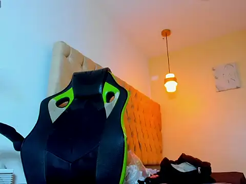 Naomis 35 online show from 10-23-25, 07:12