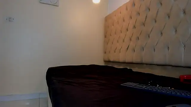 Naomis 35 online show from 02-05-26, 07:29