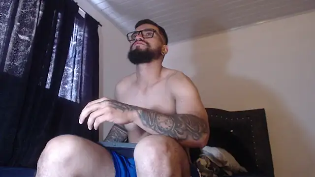 Snapshot of Chrys_harris77 chatting on 03-13-26, 02:01 Chrys harris77 online show from 03-13-26, 02:01