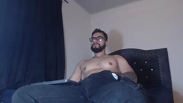 Snapshot of Chrys_harris77 chatting on 03-30-26, 12:33 Chrys harris77 online show from 03-30-26, 12:33