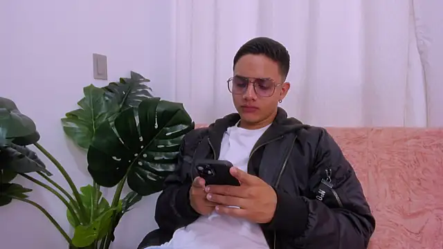 Snapshot of axel_vega chatting on 09-29-25, 07:19 axel vega online show from 09-29-25, 07:19