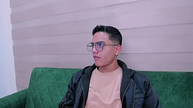 Snapshot of axel_vega chatting on 10-01-25, 01:17 axel vega online show from 10-01-25, 01:17