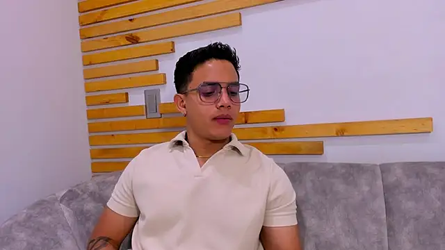 Snapshot of axel_vega chatting on 10-06-25, 01:19 axel vega online show from 10-06-25, 01:19