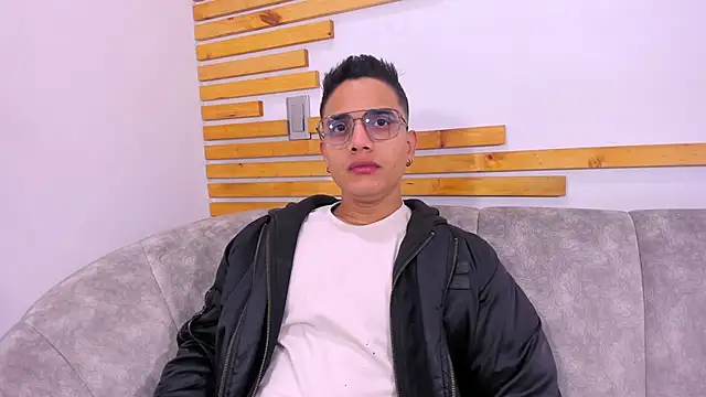 Snapshot of axel_vega chatting on 10-08-25, 01:20 axel vega online show from 10-08-25, 01:20