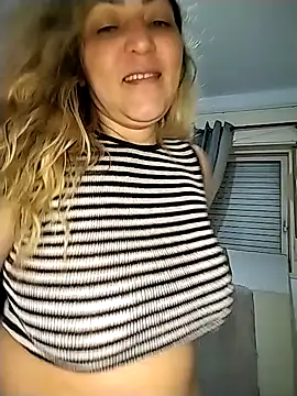 Snapshot of Lunita86 chatting on 11-02-25, 09:00 Lunita86 online show from 11-02-25, 09:00