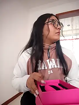 Snapshot of Violettabloom_ chatting on 09-24-25, 07:17 Violettabloom online show from 09-24-25, 07:17