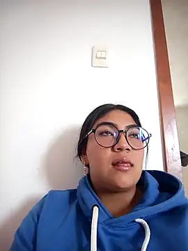 Snapshot of Violettabloom_ chatting on 09-26-25, 07:40 Violettabloom online show from 09-26-25, 07:40