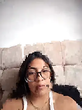 Snapshot of Violettabloom_ chatting on 09-29-25, 07:30 Violettabloom online show from 09-29-25, 07:30