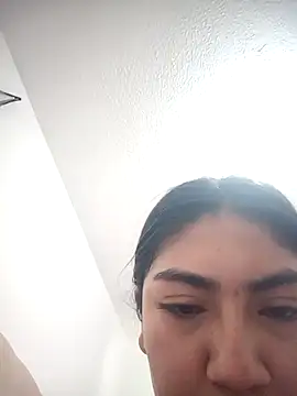 Snapshot of Violettabloom_ chatting on 10-04-25, 11:19 Violettabloom online show from 10-04-25, 11:19